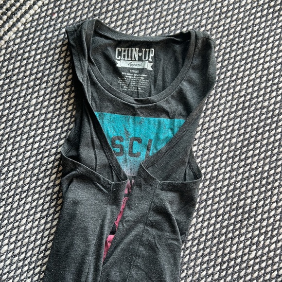 Muscles and Mascara muscle tank - Picture 3 of 4